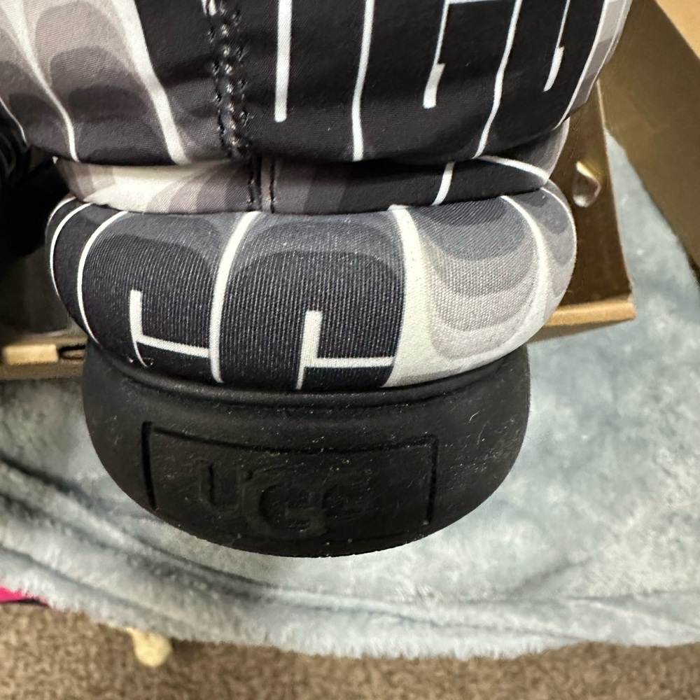 CLOSET CLOSING UGG Puffer Booties - Picture 9 of 10